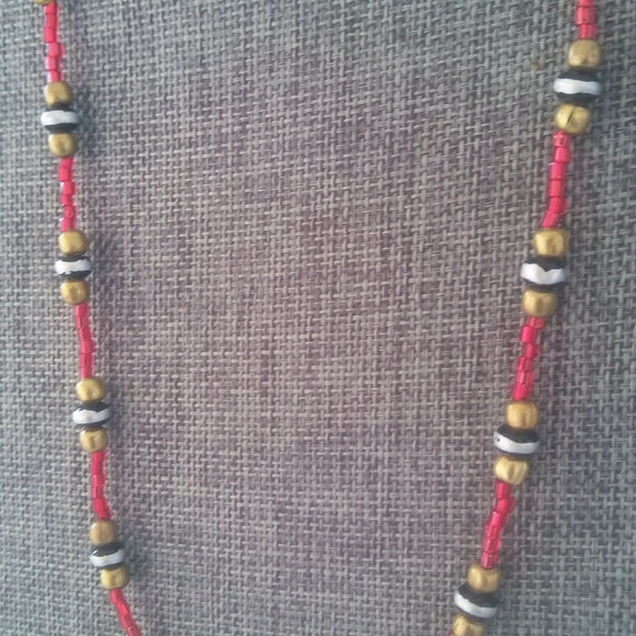 Gold / Red Beaded Necklace - Picture 3 of 3